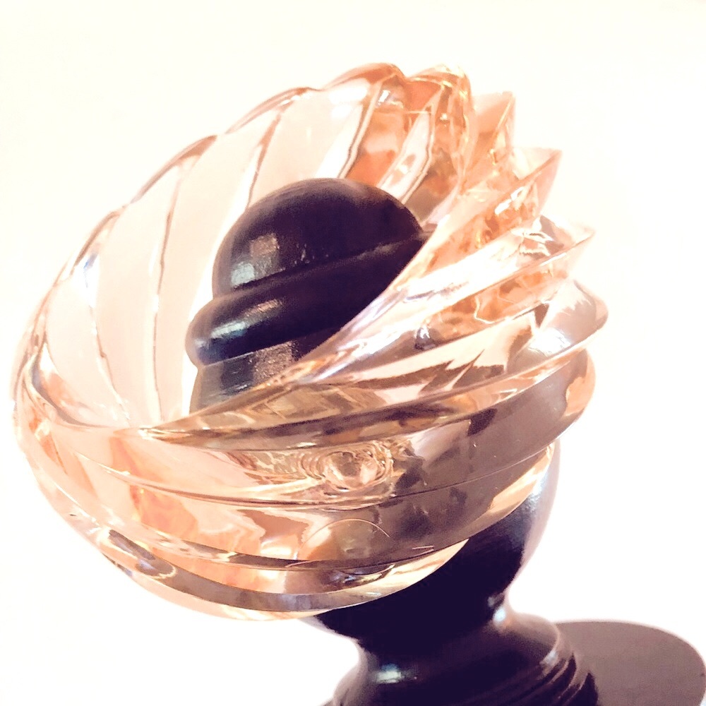 Neiman Marcus, vintage 90’s light amber grooved Lucite bangle bracelet 2 1/2"w - Picture 4 of 16
